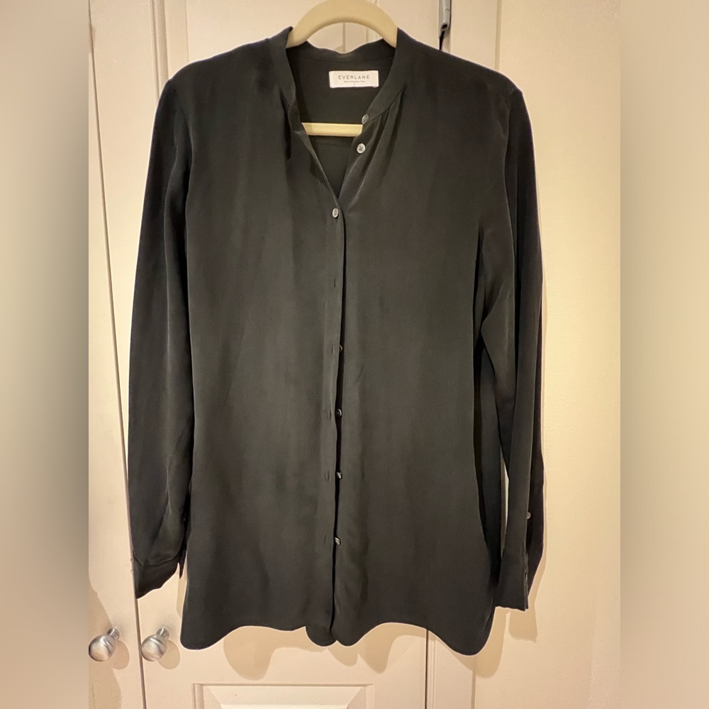 Everlane size 6 relaxed collarless black silk button up